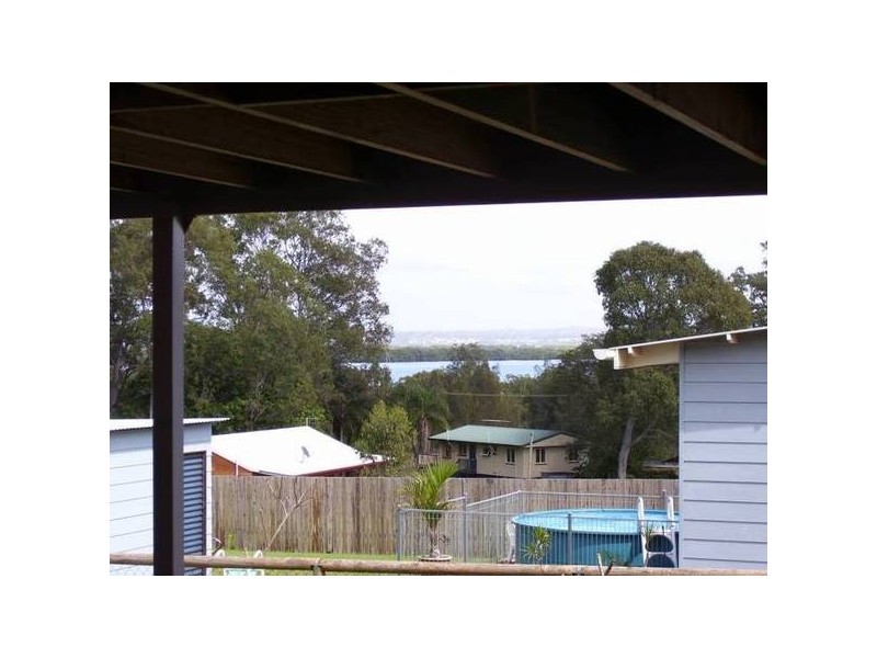 18 Eastbourne Terrace, Macleay Island QLD 4184