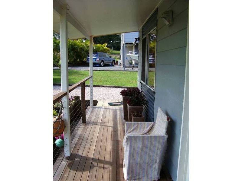 16 Eastbourne Terrace, Macleay Island QLD 4184