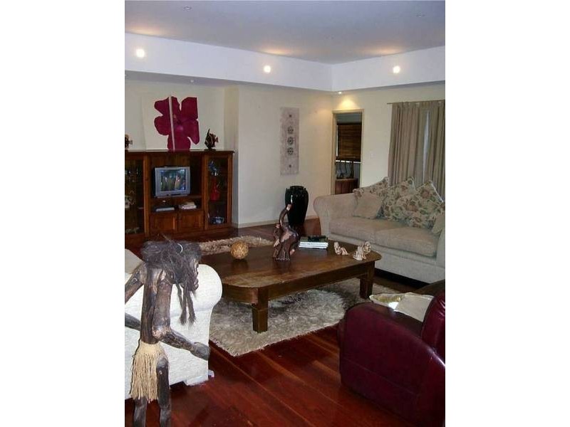 16 Eastbourne Terrace, Macleay Island QLD 4184