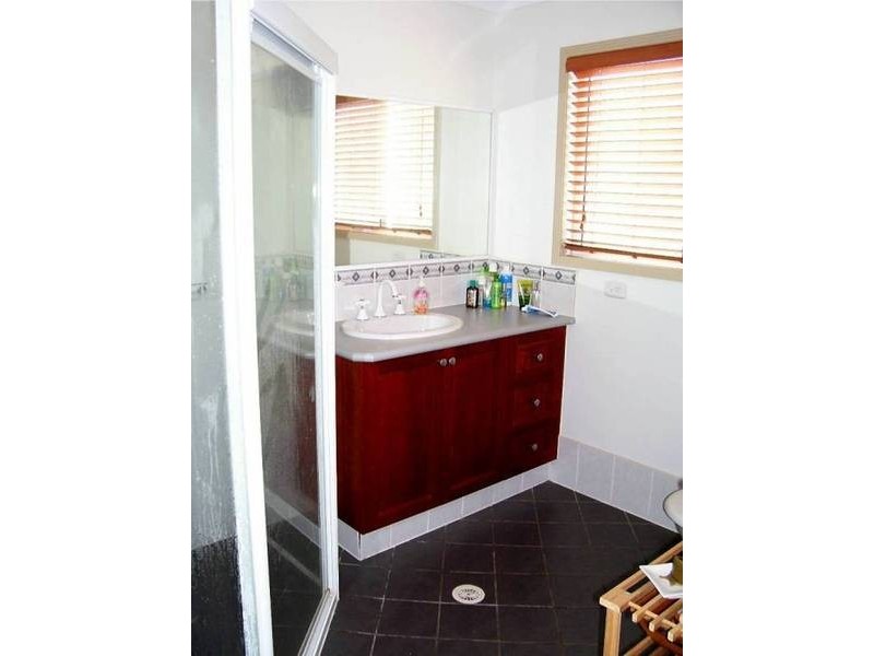 16 Eastbourne Terrace, Macleay Island QLD 4184