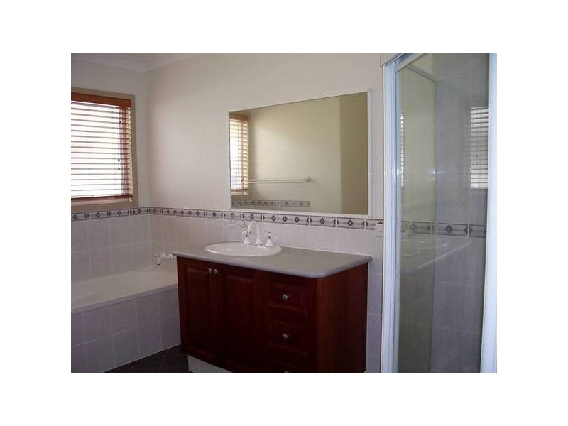 16 Eastbourne Terrace, Macleay Island QLD 4184