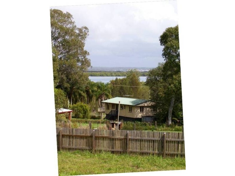 16 Eastbourne Terrace, Macleay Island QLD 4184