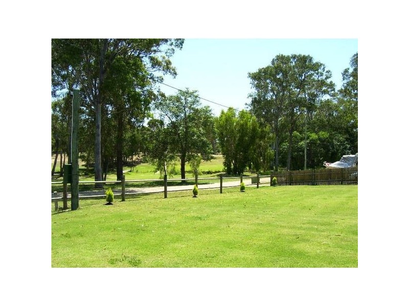 8-10 Gordon Road, Macleay Island QLD 4184