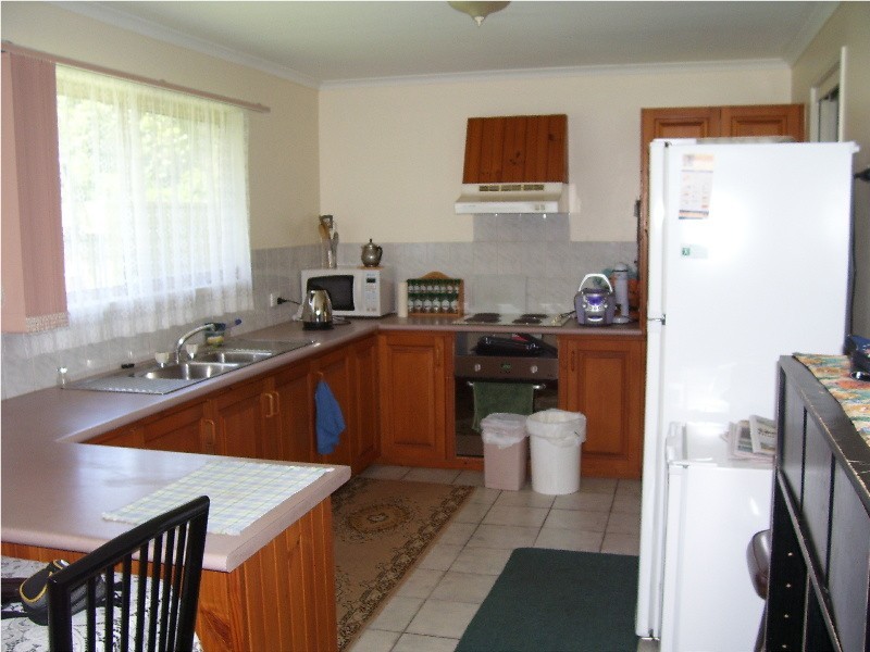 33 Charles Terrace, Macleay Island QLD 4184