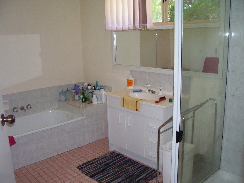 33 Charles Terrace, Macleay Island QLD 4184
