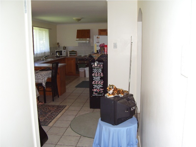 33 Charles Terrace, Macleay Island QLD 4184