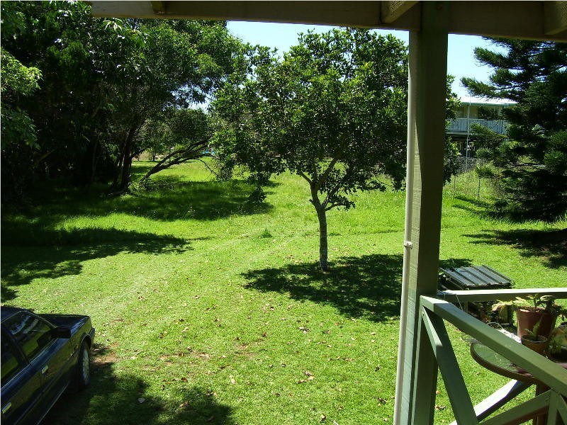 33 Charles Terrace, Macleay Island QLD 4184