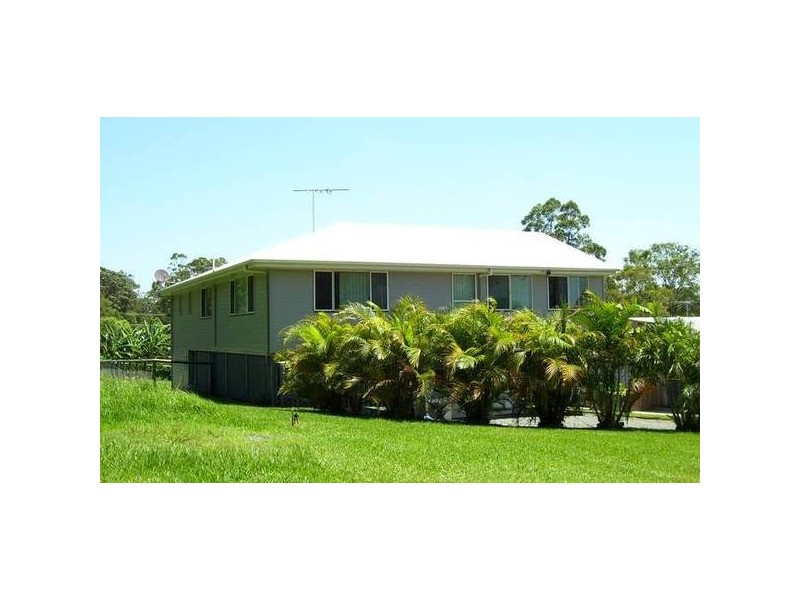 18 Eastbourne Terrace, Macleay Island QLD 4184