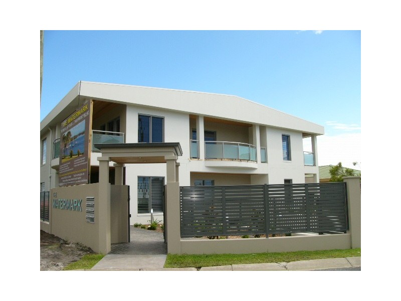 2/8 Bent Street, Yamba NSW 2464