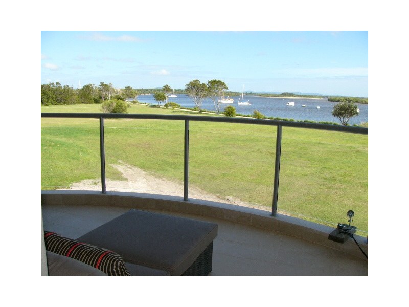2/8 Bent Street, Yamba NSW 2464