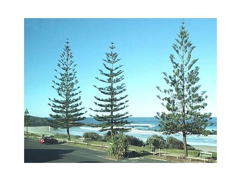 8 Pacific Parade, Yamba NSW 2464