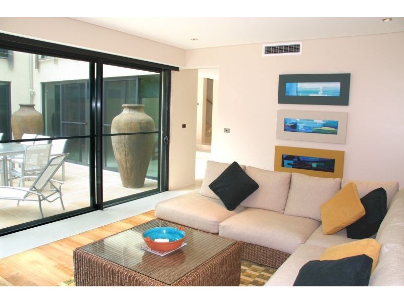 8 Pacific Parade, Yamba NSW 2464