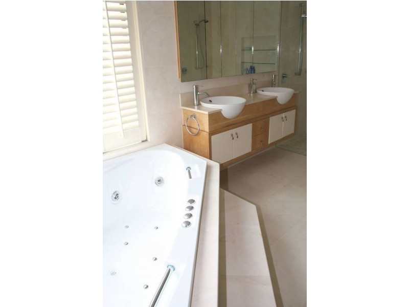 8 Pacific Parade, Yamba NSW 2464