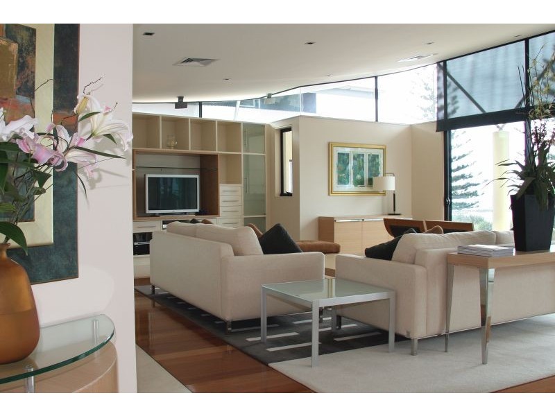 8 Pacific Parade, Yamba NSW 2464