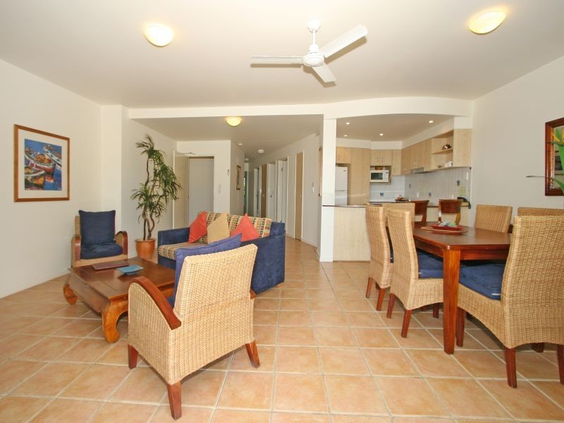 3/4 Queen Street, Yamba NSW 2464