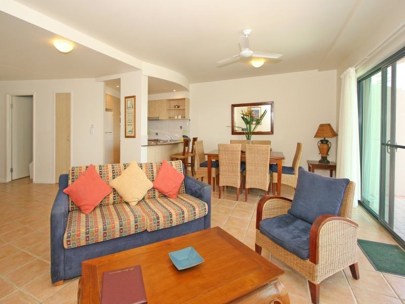 3/4 Queen Street, Yamba NSW 2464