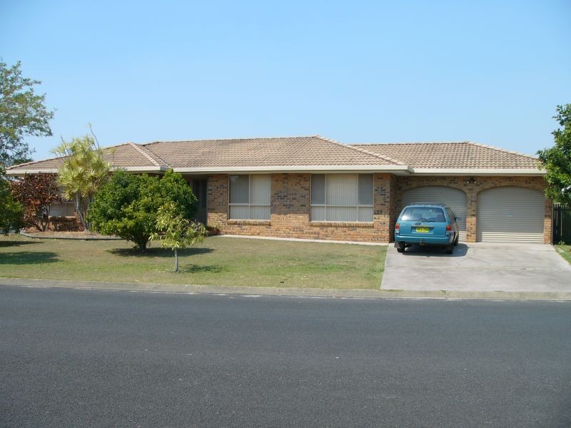 2 Casuarina Close, Yamba NSW 2464