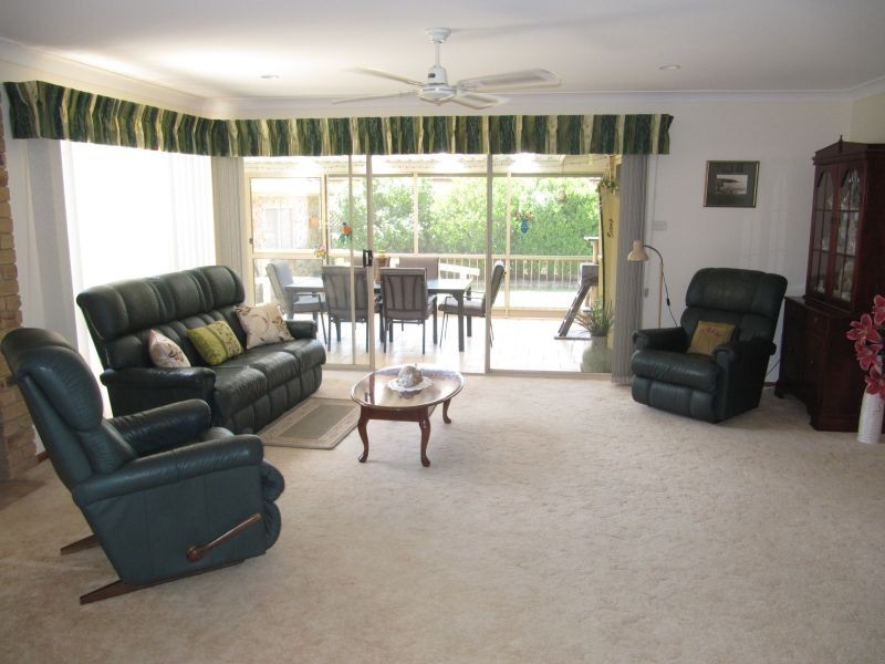 8 The Peninsula, Yamba NSW 2464