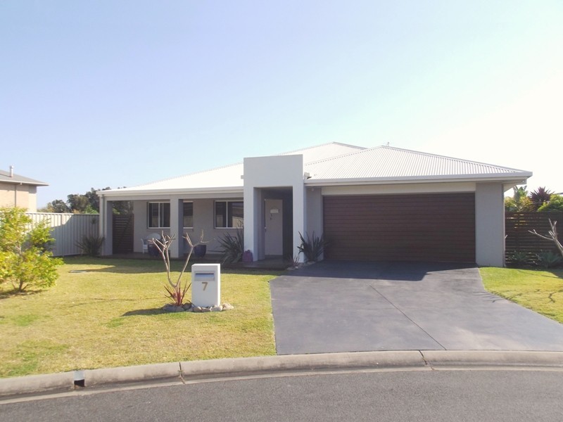 7 Bessey Close, Yamba NSW 2464
