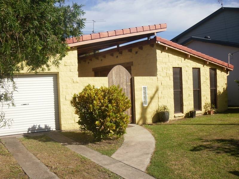 17 Cook Street, Yamba NSW 2464