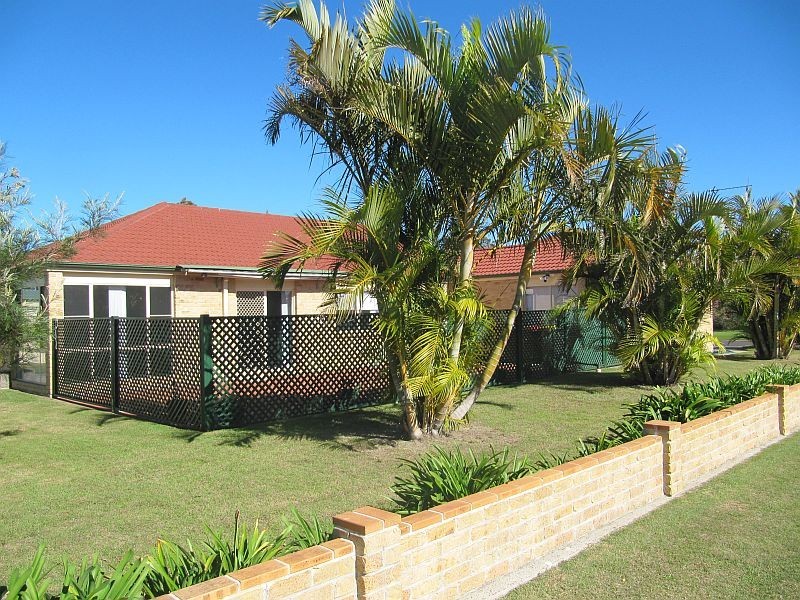 1 Phoenix Close, Yamba NSW 2464