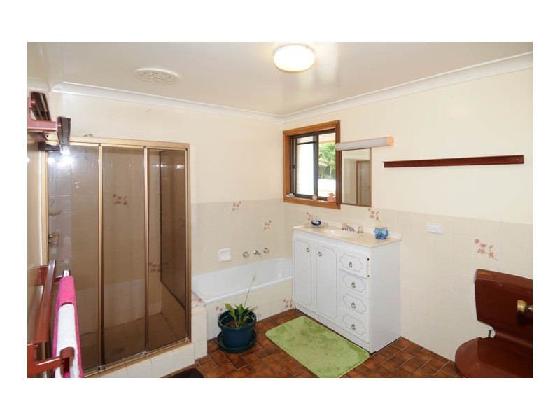 175 Lakes Blvd, Wooloweyah NSW 2464