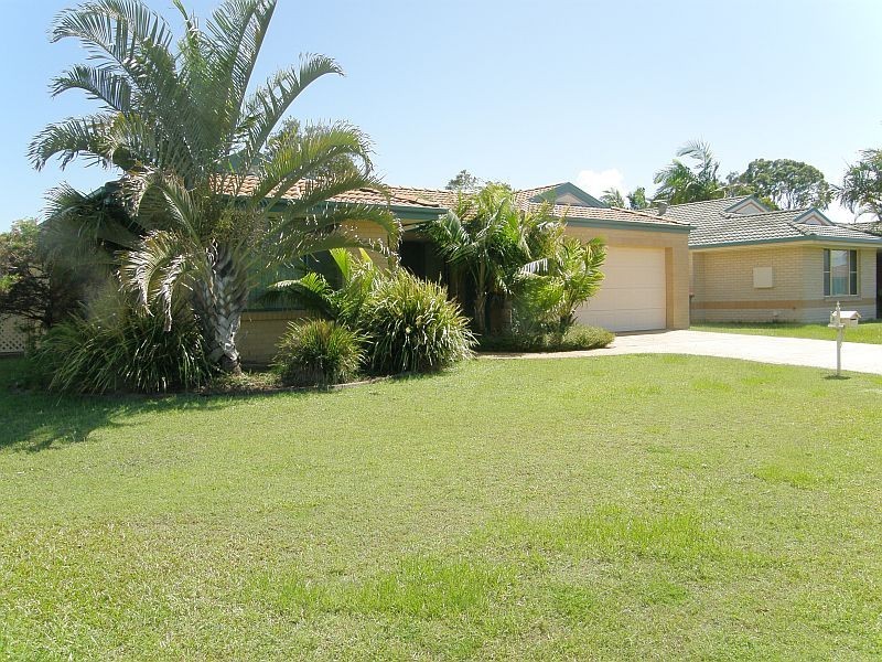26 Harold Tory Drive, Yamba NSW 2464
