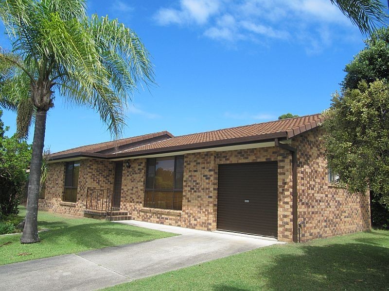 1 Melia Place, Yamba NSW 2464