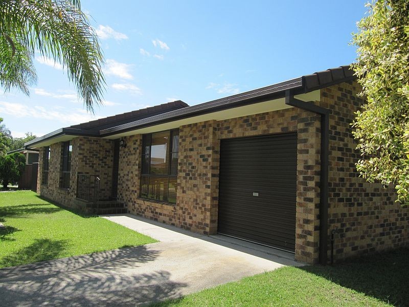 1 Melia Place, Yamba NSW 2464