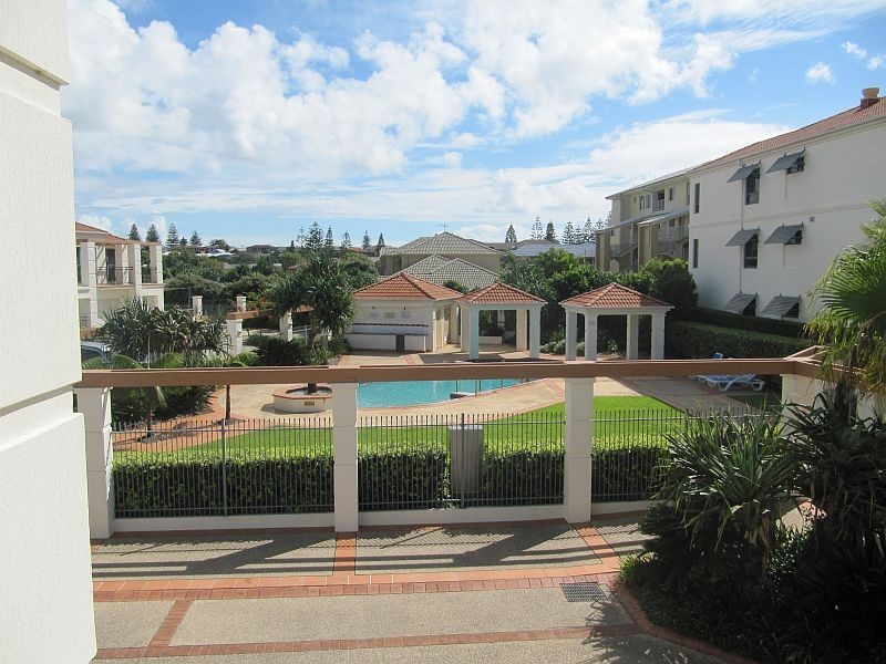 2/19-21 Pacific Parade, Yamba NSW 2464