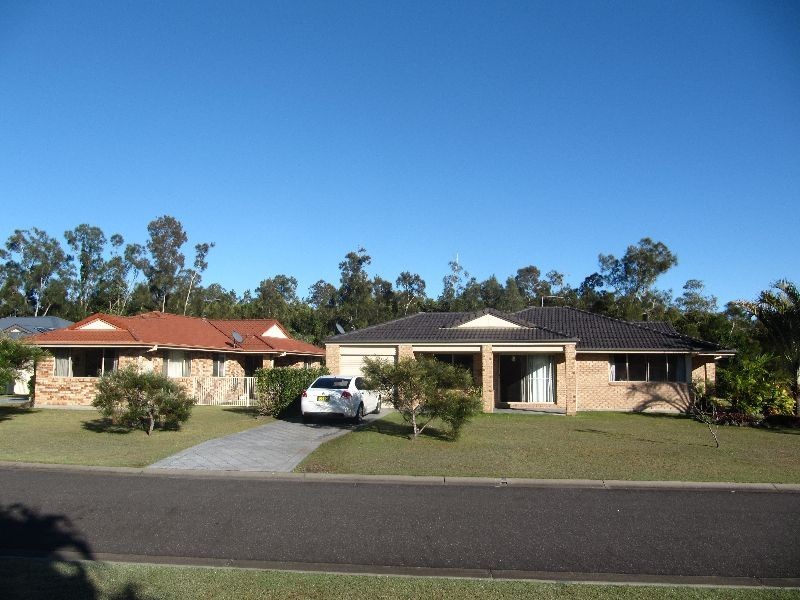 4 Bayview Dr, Yamba NSW 2464