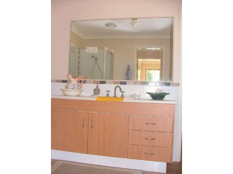 4 Bayview Dr, Yamba NSW 2464