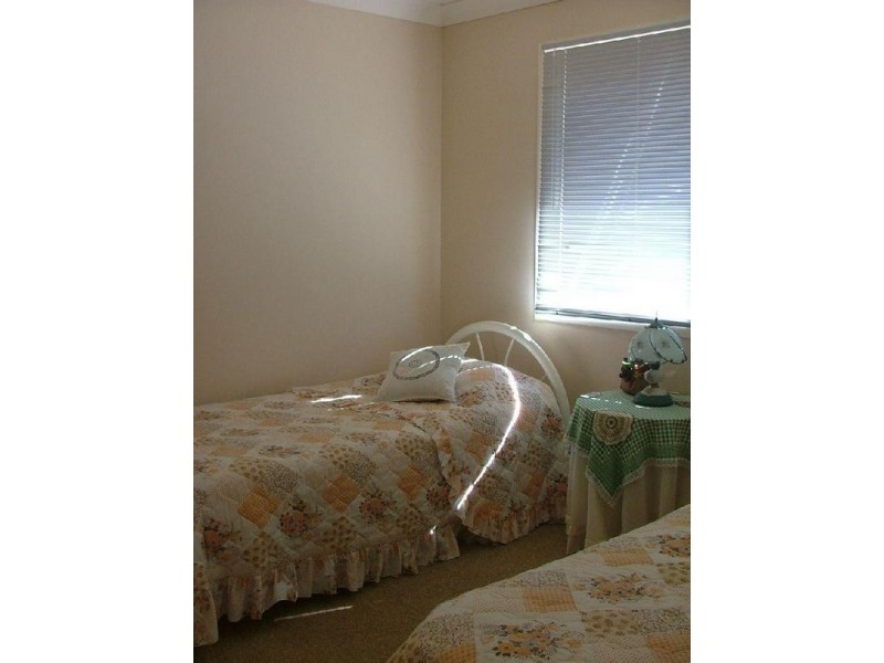 4 Bayview Dr, Yamba NSW 2464