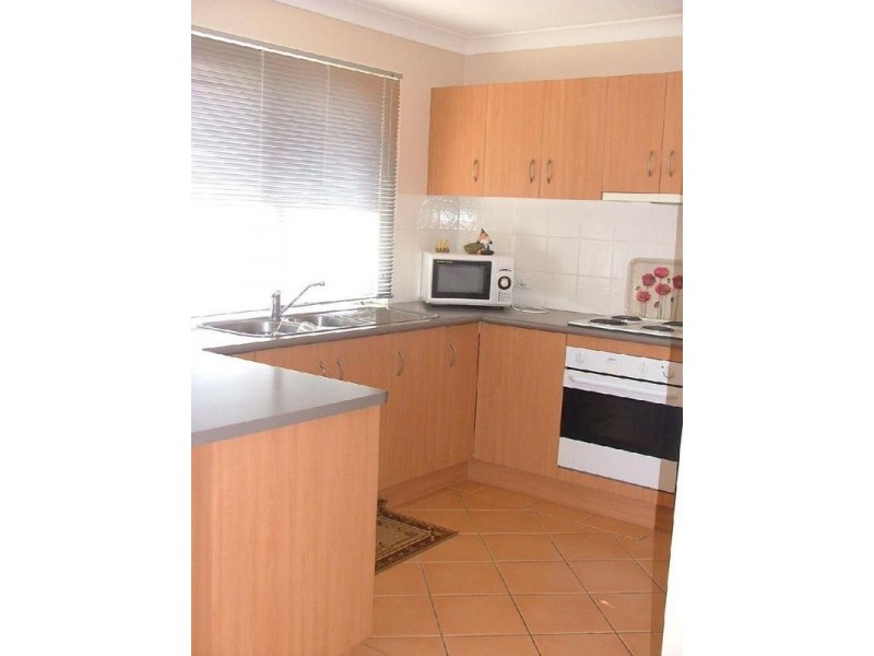 4 Bayview Dr, Yamba NSW 2464