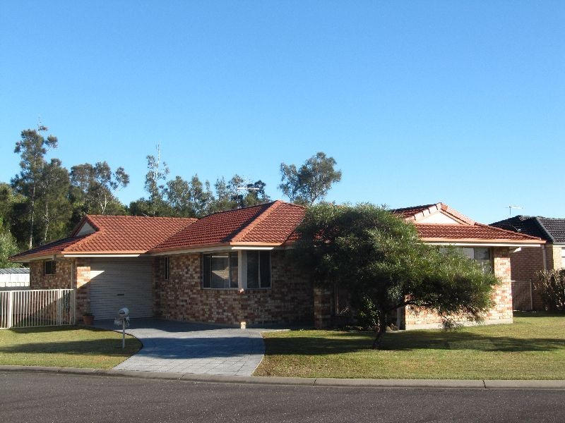 4 Bayview Dr, Yamba NSW 2464