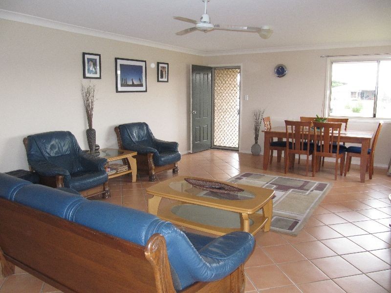 4 Bayview Dr, Yamba NSW 2464