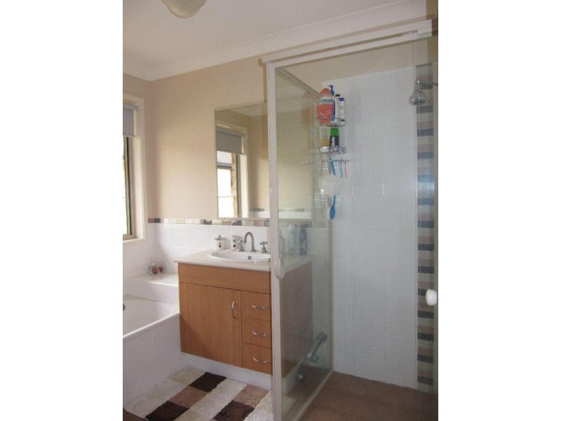 4 Bayview Dr, Yamba NSW 2464