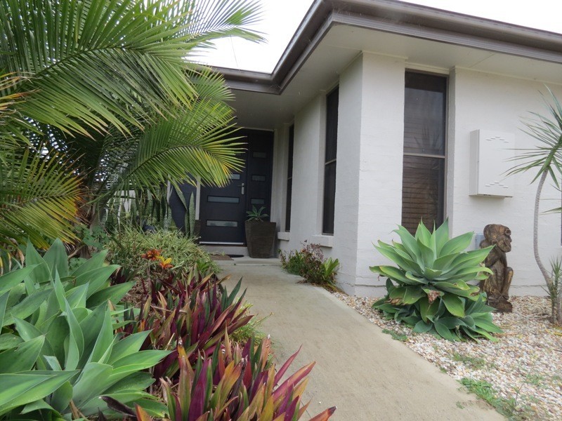 8 Buccaneers Court, Yamba NSW 2464