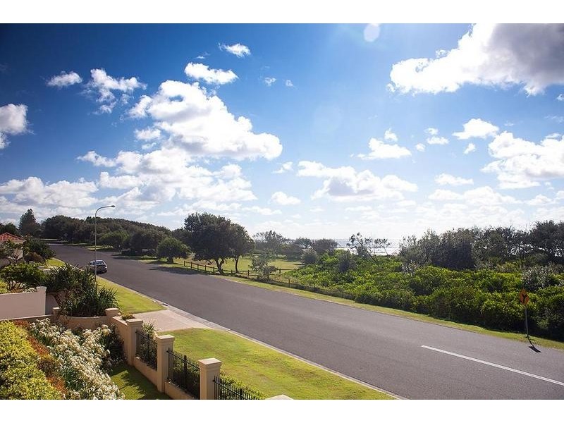 44/20-21 Pacific Parade, Yamba NSW 2464