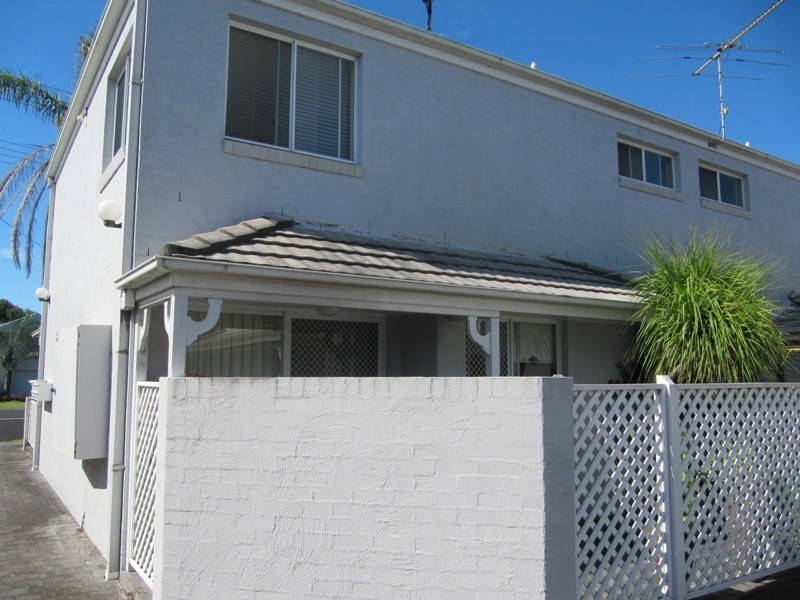 2/27 Beach Street, Yamba NSW 2464
