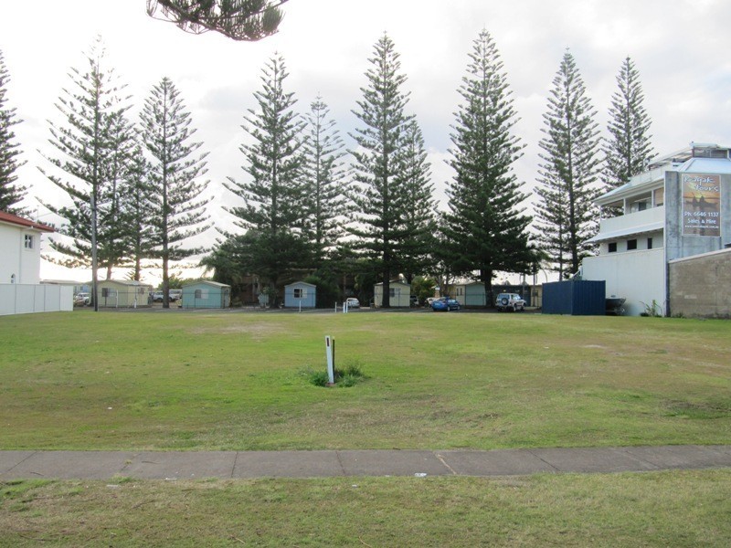 10 Wooli & 9 Harbour Streets, Yamba NSW 2464