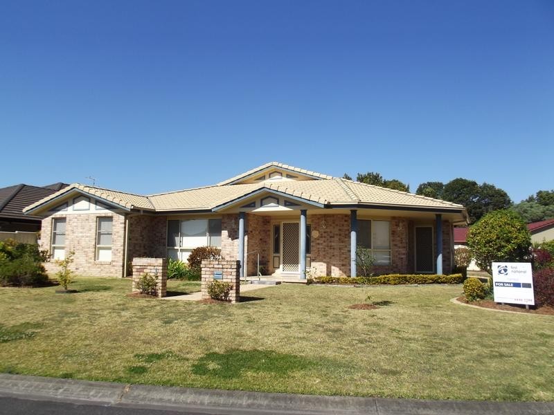 1 Kempnich Place, Yamba NSW 2464