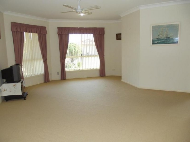 1 Kempnich Place, Yamba NSW 2464