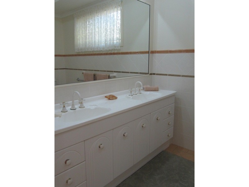 1 Kempnich Place, Yamba NSW 2464