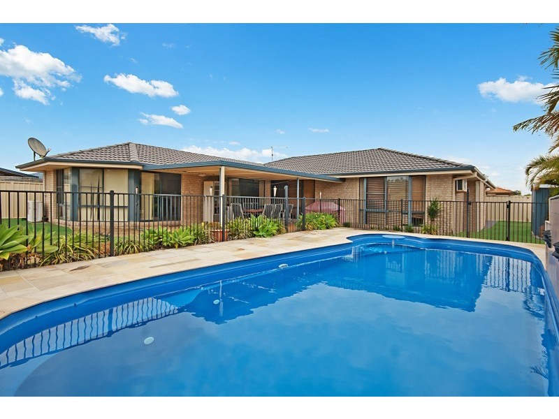 14 Bayview Drive, Yamba NSW 2464