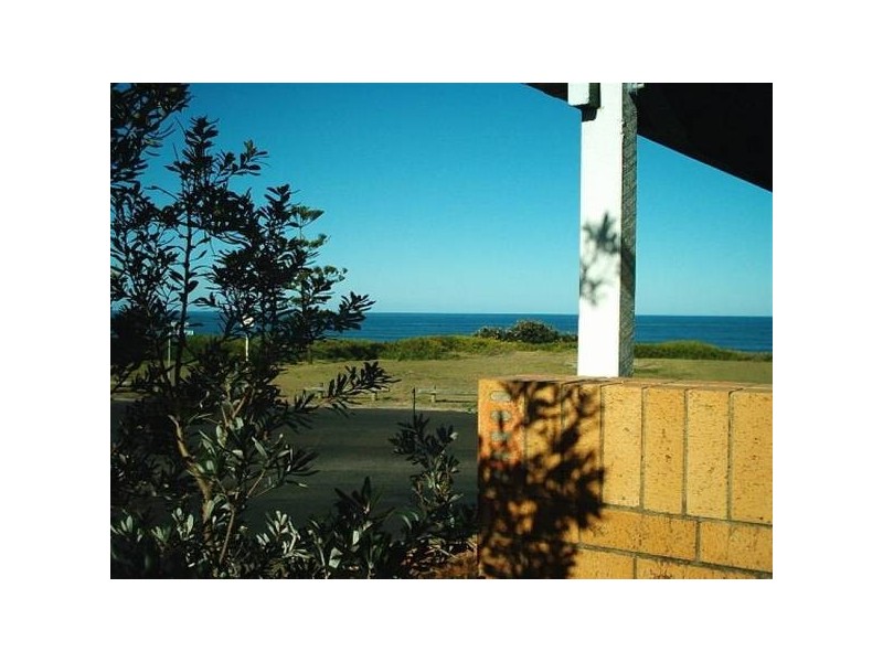 2/11 Pacific Parade, Yamba NSW 2464