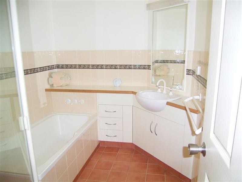 2/6 Pacific Parade, Yamba NSW 2464