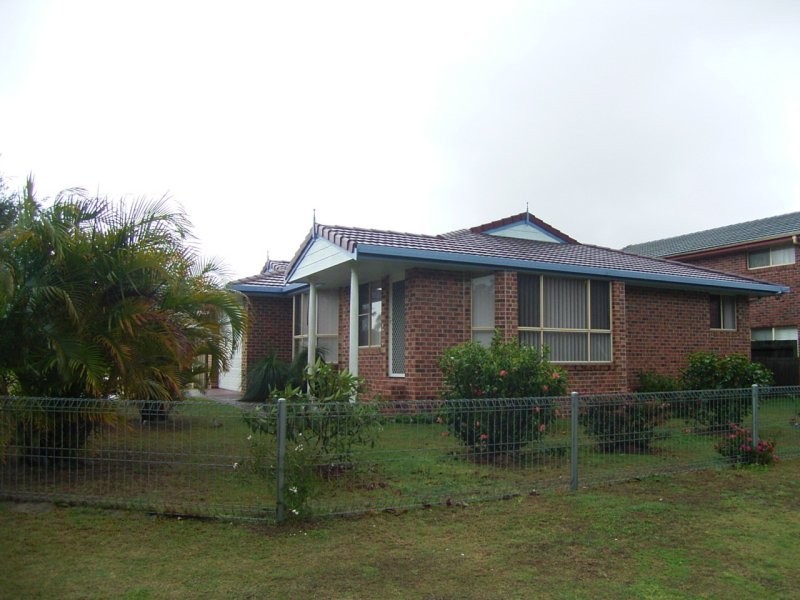 2 The Mainbrace, Yamba NSW 2464
