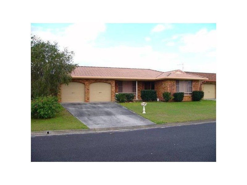 1 Casuarina Close, Yamba NSW 2464