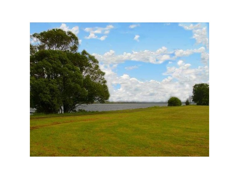 2 River Road, Palmers Island NSW 2463